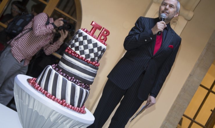 TIM BURTON ZAHÁJIL VÝSTAVU VE SVÉM DRAMATICKÉM STYLU