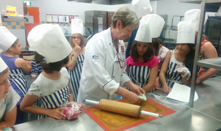 NEWS Baking with Children from Children’s Homes Visited Clarion Hotel at Vysočany after a Year